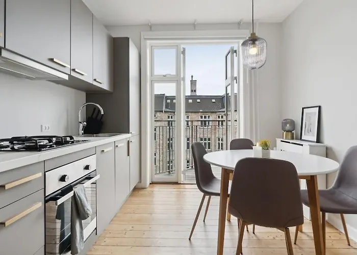 Bright Apartment With Balcony Close To Center City