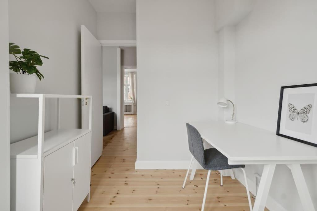 Bright With Balcony Close To Center Kopenhagen
