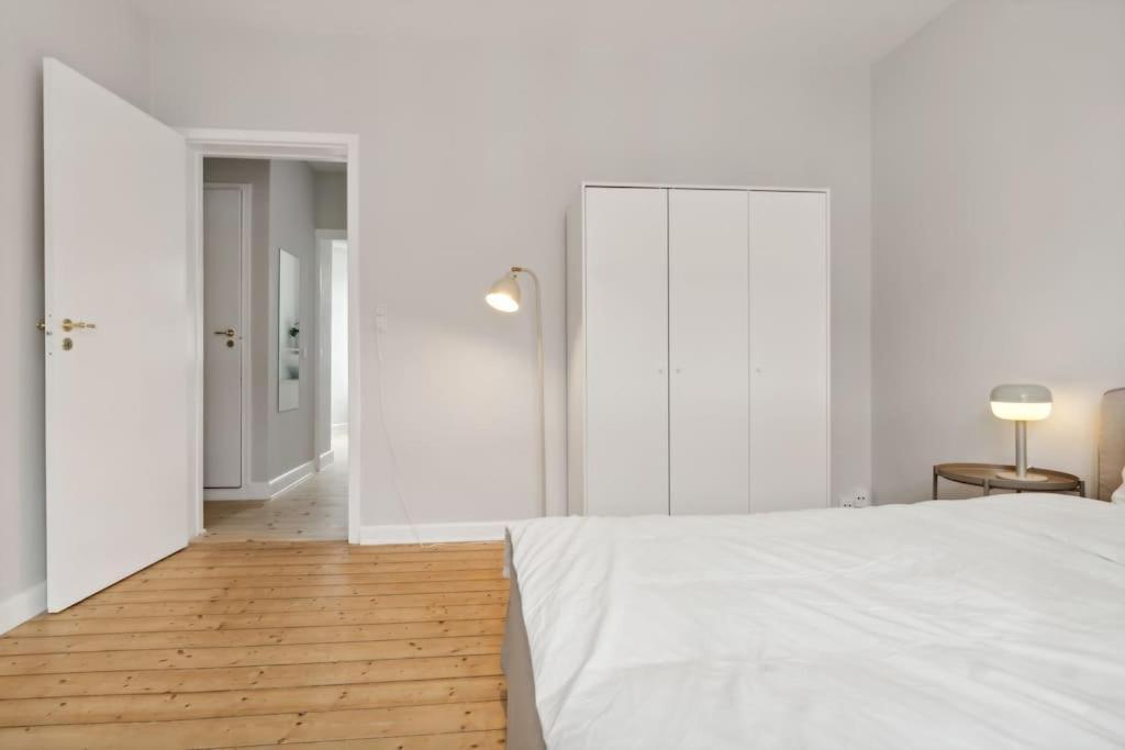 Bright With Balcony Close To Center Kopenhagen