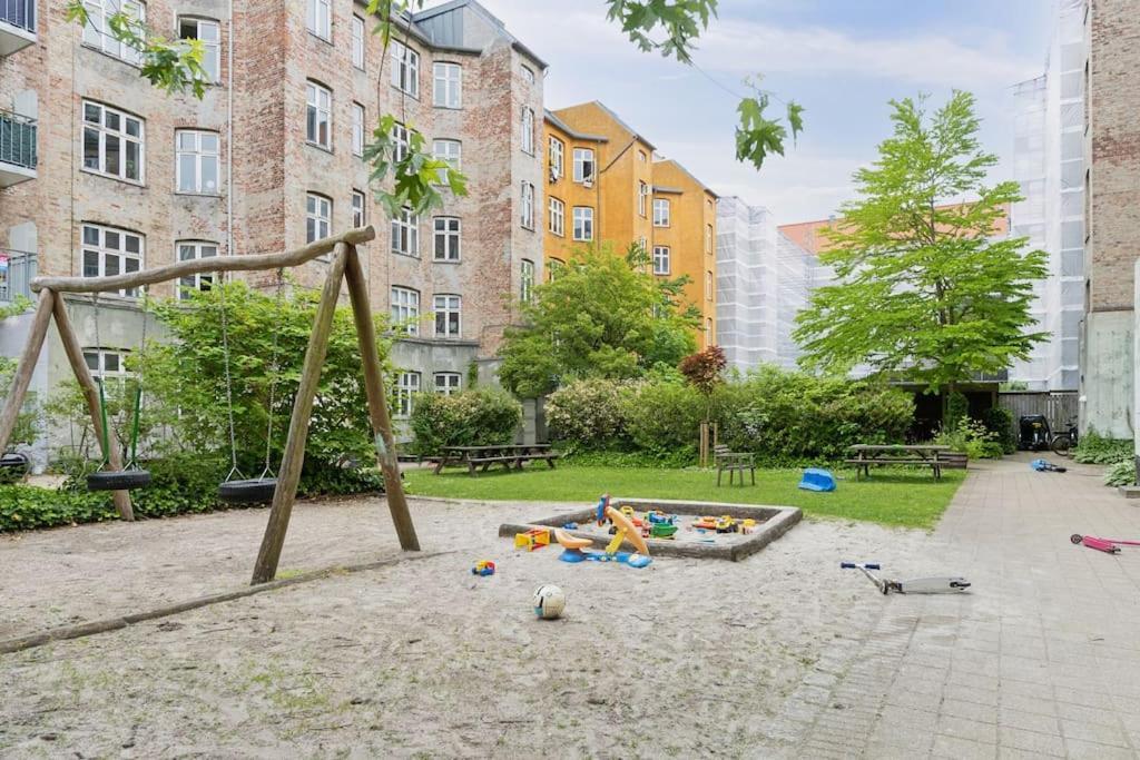Bright With Balcony Close To Center * Kopenhagen
